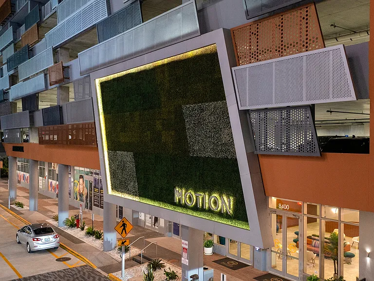 Motion at Dadeland — Photo 42