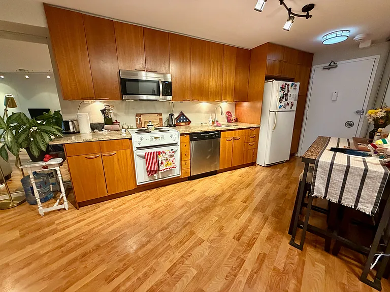 300 N State St #1-3710 — Photo 6