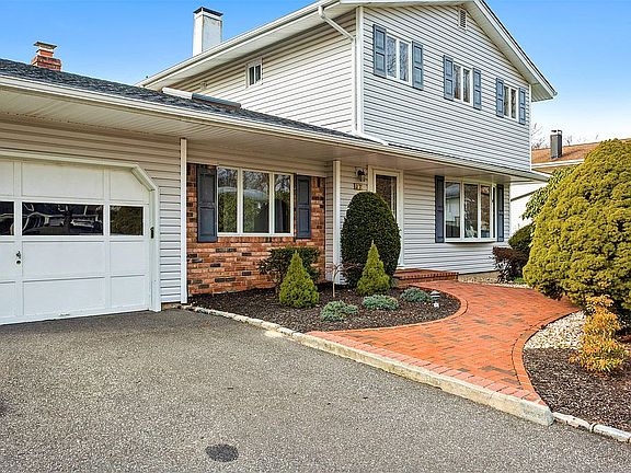 3rd image of 27 Maureen Dr
