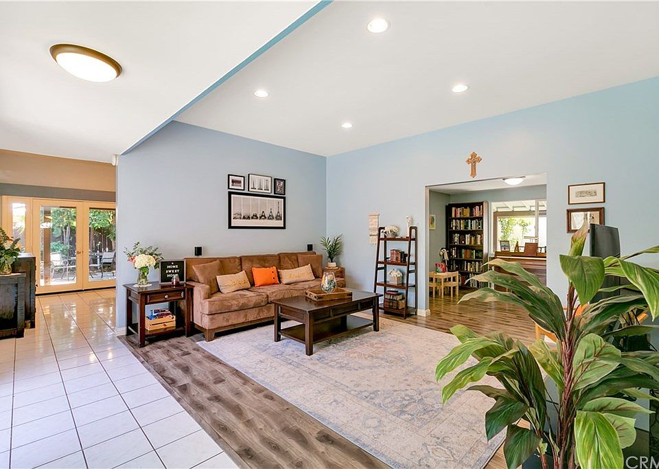 2nd image of 14452 Grassmere Ln