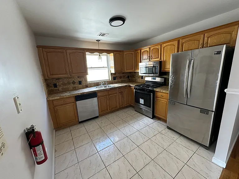 64 S 10th St #2 — Photo 4