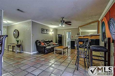 5th image of 608 Eastcliff Dr