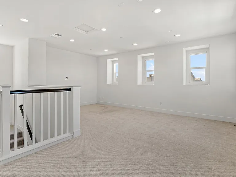 2730 Bette St — Photo 45