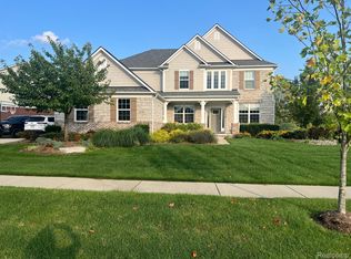 3016 Dalton Dr, Commerce Township, MI 48390