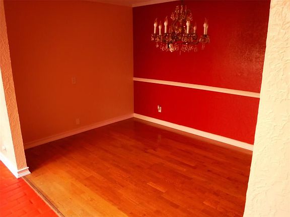 5th image of 305 Red Bud Ln