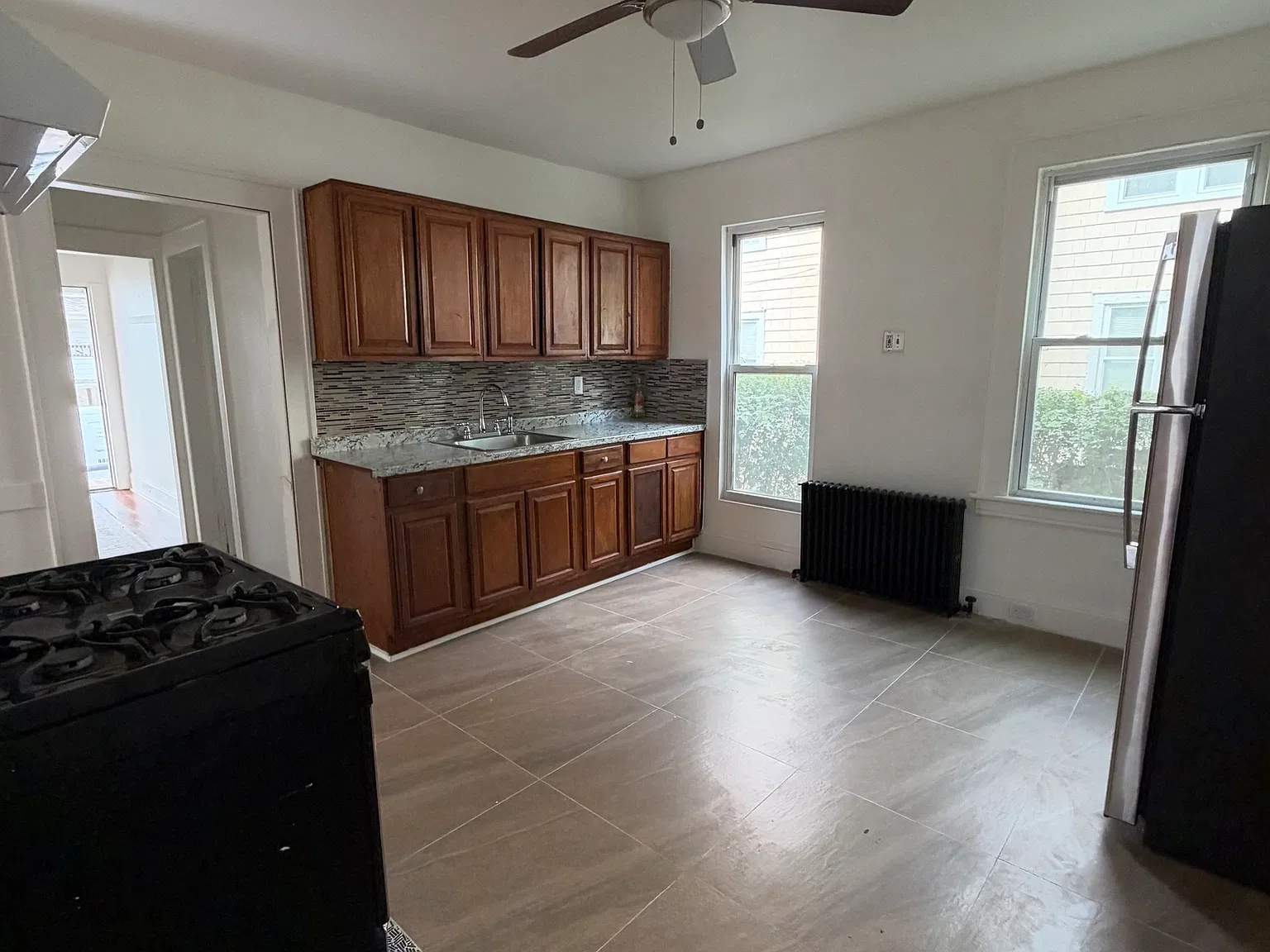 2 bed, 1.0 bath, 894 sqft, $1,800 — Photo 2