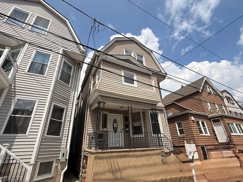 2nd image of 135 Hobson St