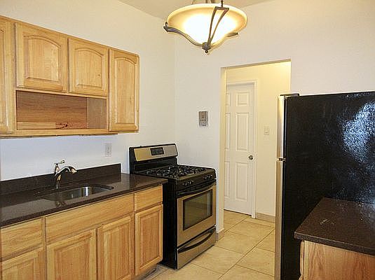 4th image of 685 Sterling Pl APT 20