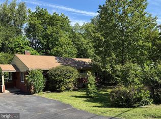 7028 Bradley Cir, Annandale, VA 22003