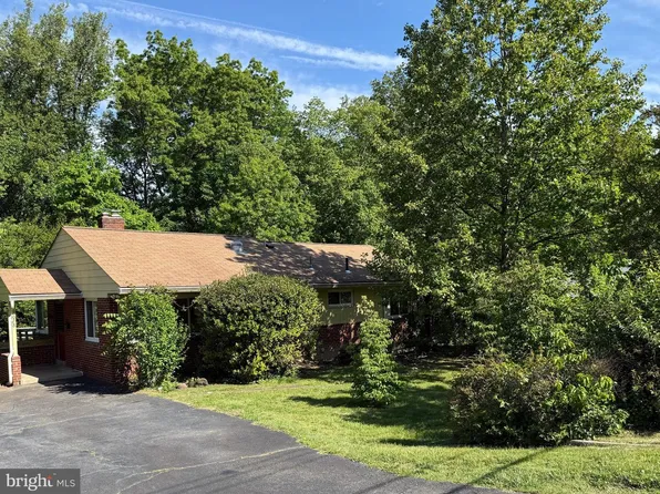 7028 Bradley Cir, Annandale, VA 22003