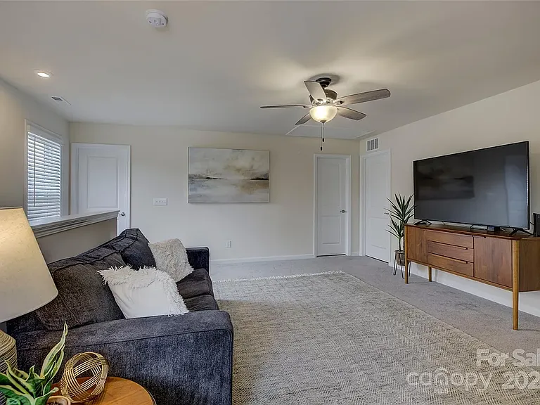 7134 Thornrose Dr — Photo 25
