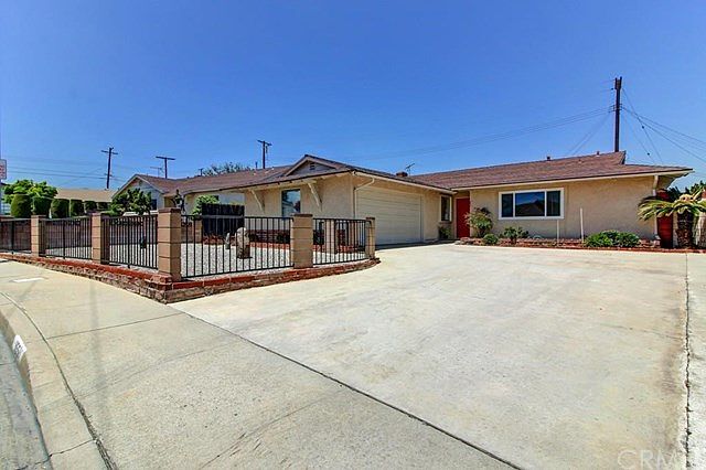 1st image of 855 Holly Oak Pl