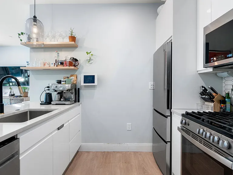 277 Border St #203 — Photo 8