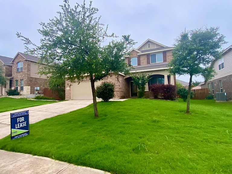 1810 Logan Trl — Photo 1