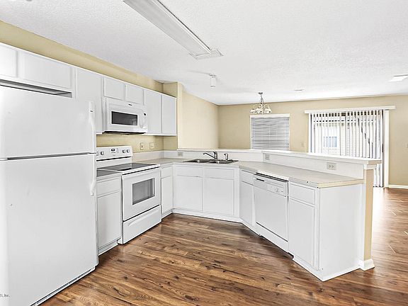 3rd image of 160 Southern Bridge Blvd Unit 2