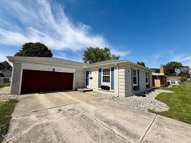 1st image of 220 Sequoia Dr