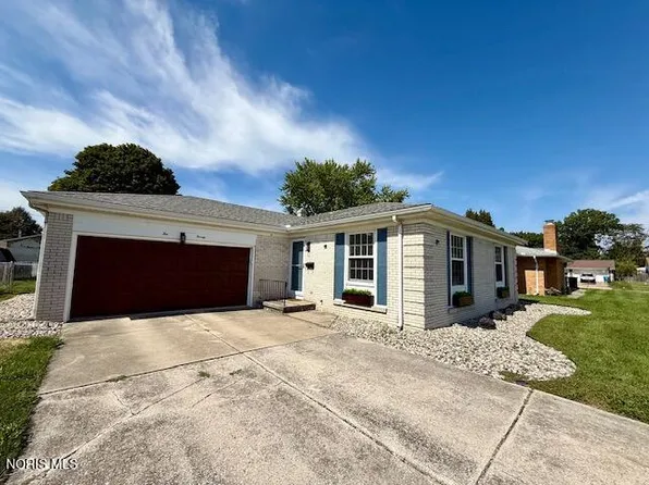 220 Sequoia Dr, Oregon, OH 43616