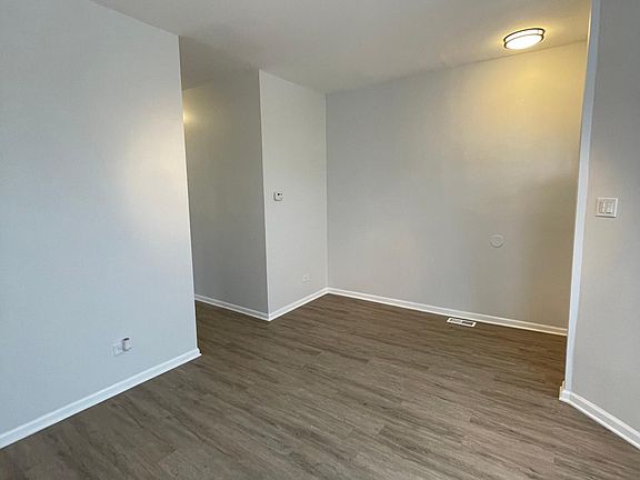 4th image of 5418 S Wood St #1