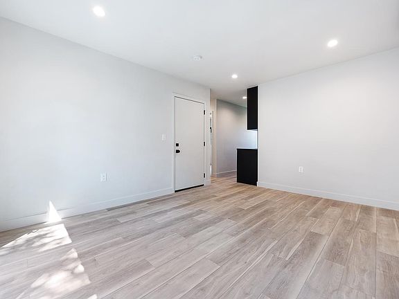 3rd image of 217 Lucas Ave #4