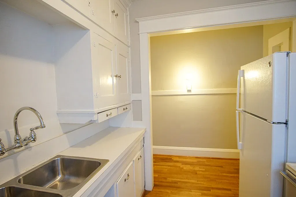 Spacious 2nd Floor Studio w/Hardwoods Ready Mid-November! — Photo 1
