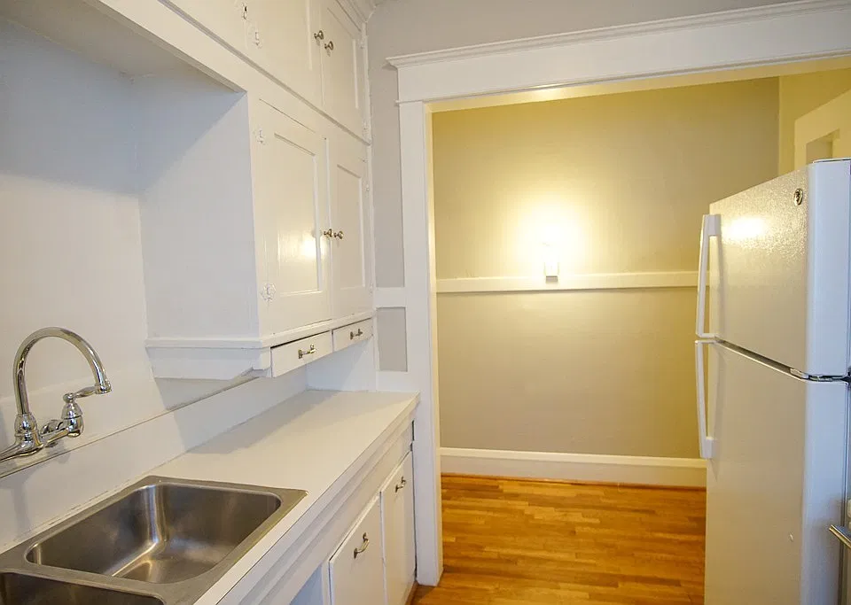 2943 SE Alder St #8