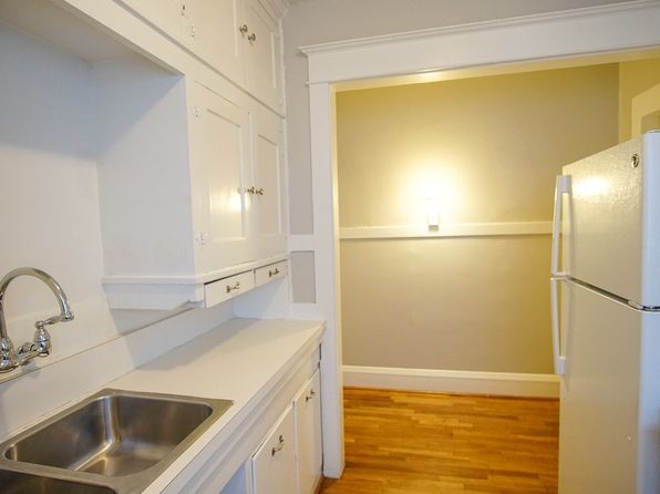 2943 SE Alder St #8