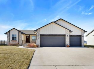 707 W Country Lakes Pl, Haysville, KS 67060