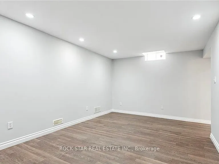 159 Henhoeffer Cres — Photo 29