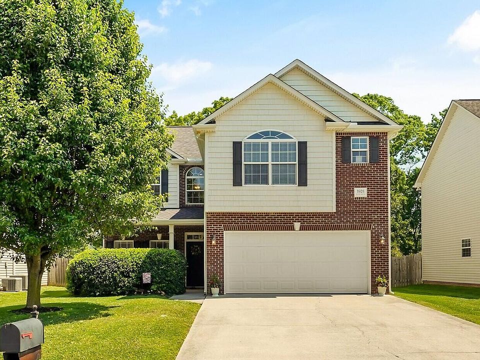 1st image of 1624 Silver Oaks Ln