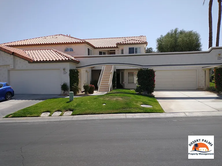 236 Vista Royale Cir E — Photo 1