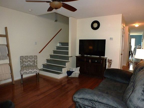 2nd image of 328 N 6th Ave