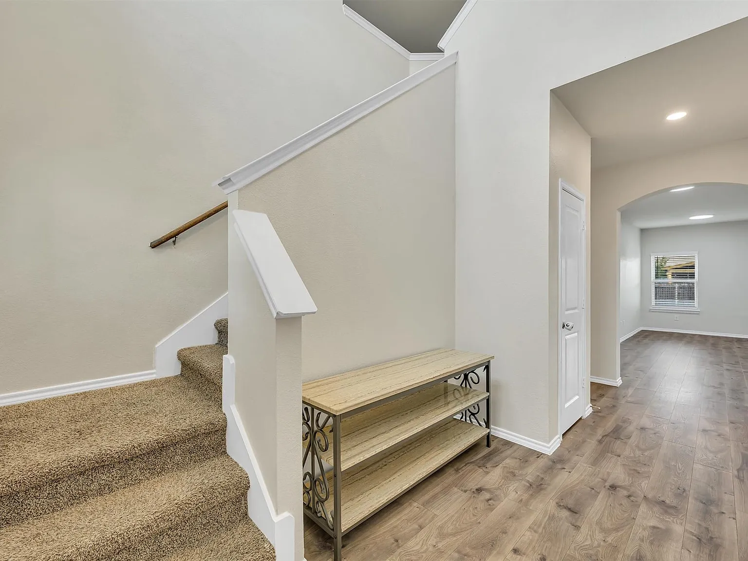5 bed, 2.0 bath, 2580 sqft, $2,450 — Photo 3