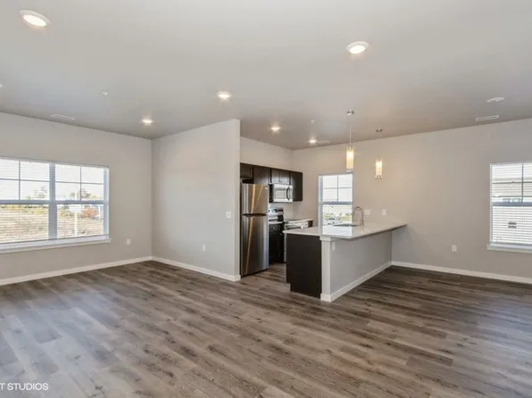 Big Ben Townhomes Brand New 2 & 3 Bedroom Townhomes | Attached 2-Stall Garage