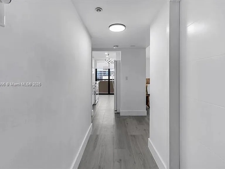 2555 Collins Avenue Cu #2200 — Photo 12