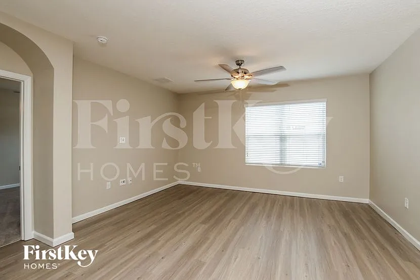4 bed, 2.0 bath, 1846 sqft, $2,605 — Photo 3