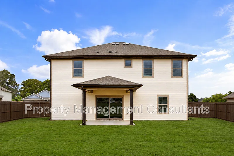 5 bed, 3.0 bath, 2360 sqft, $2,400 — Photo 4