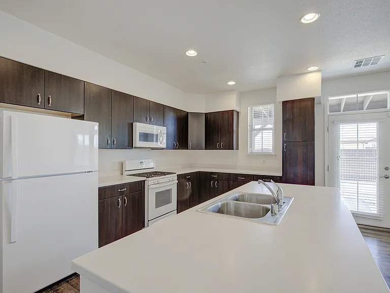 Desert Winds - Military Housing — Photo 4