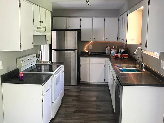 Range/oven, refrigerator and dishwasher included