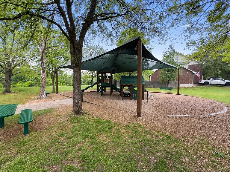 7902 Isaac Pryor Dr — Photo 37