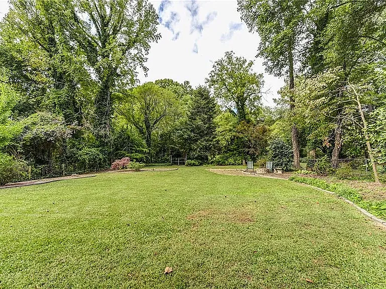 2340 Burch Cir — Photo 32