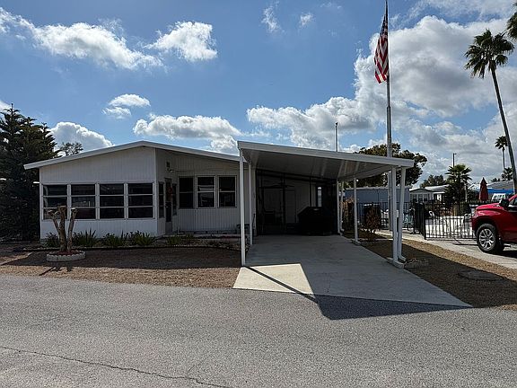 5th image of 65 Rosewood Dr