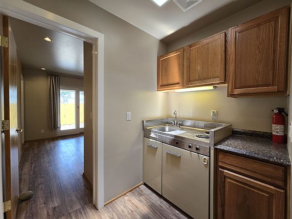 3rd image of 534 Salazar St