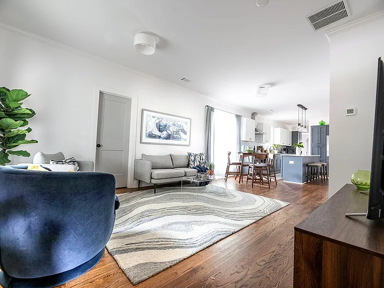 861 E Lake Dr — Photo 4