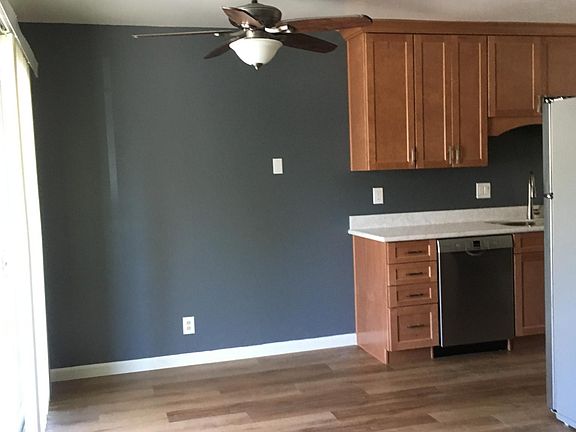 4th image of 3941 Starview Dr APT 4