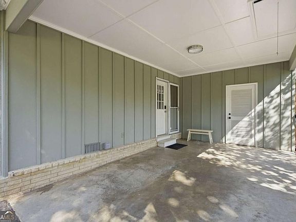 3rd image of 3650 Sheffield Pl