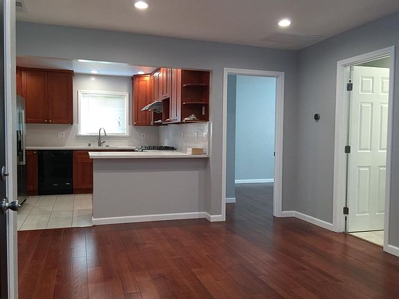 4th image of 698 W Iowa Ave