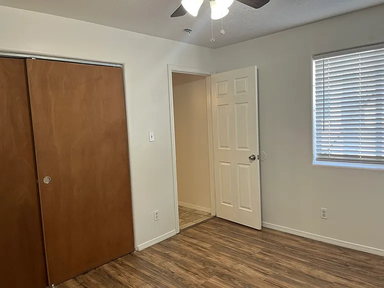 Sleek, Contemporary Efficiency - Live El Campo on Route 66! — Photo 45