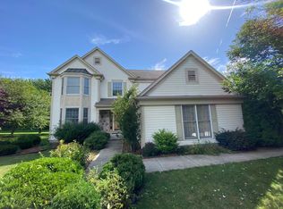 W144N10346 Raintree Dr, Germantown, WI 53022