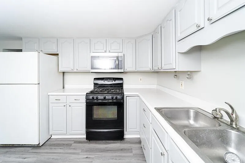 3 bed, 2.0 bath, 1600 sqft, $1,995 — Photo 2
