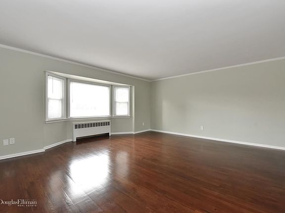3rd image of 808 Edgewood Dr